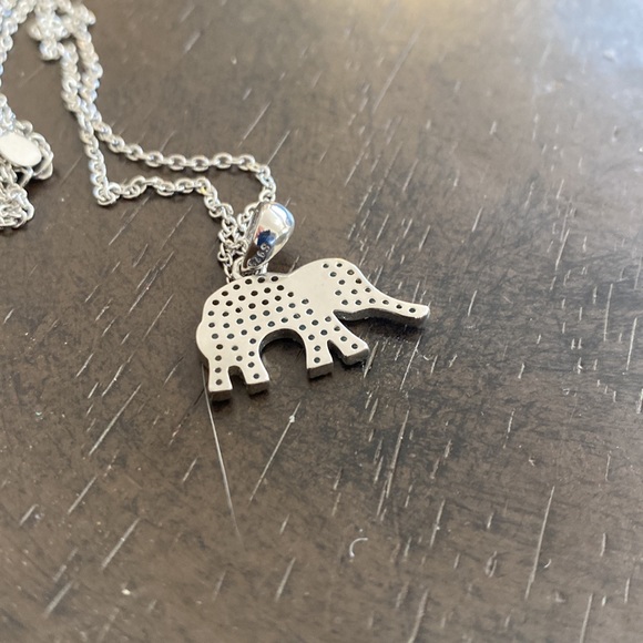 Swarovski Crystal sterling silver elephant pendant necklace - Picture 3 of 3